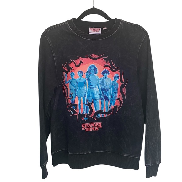 Stranger Things x Levi’s Sweatshirt XS Black Vintage Wash Cast Graphic Crewneck - Picture 1 of 7